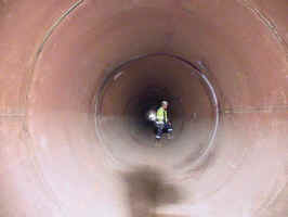 Decay Tube photo 9Jan2004.jpg (131381 bytes)